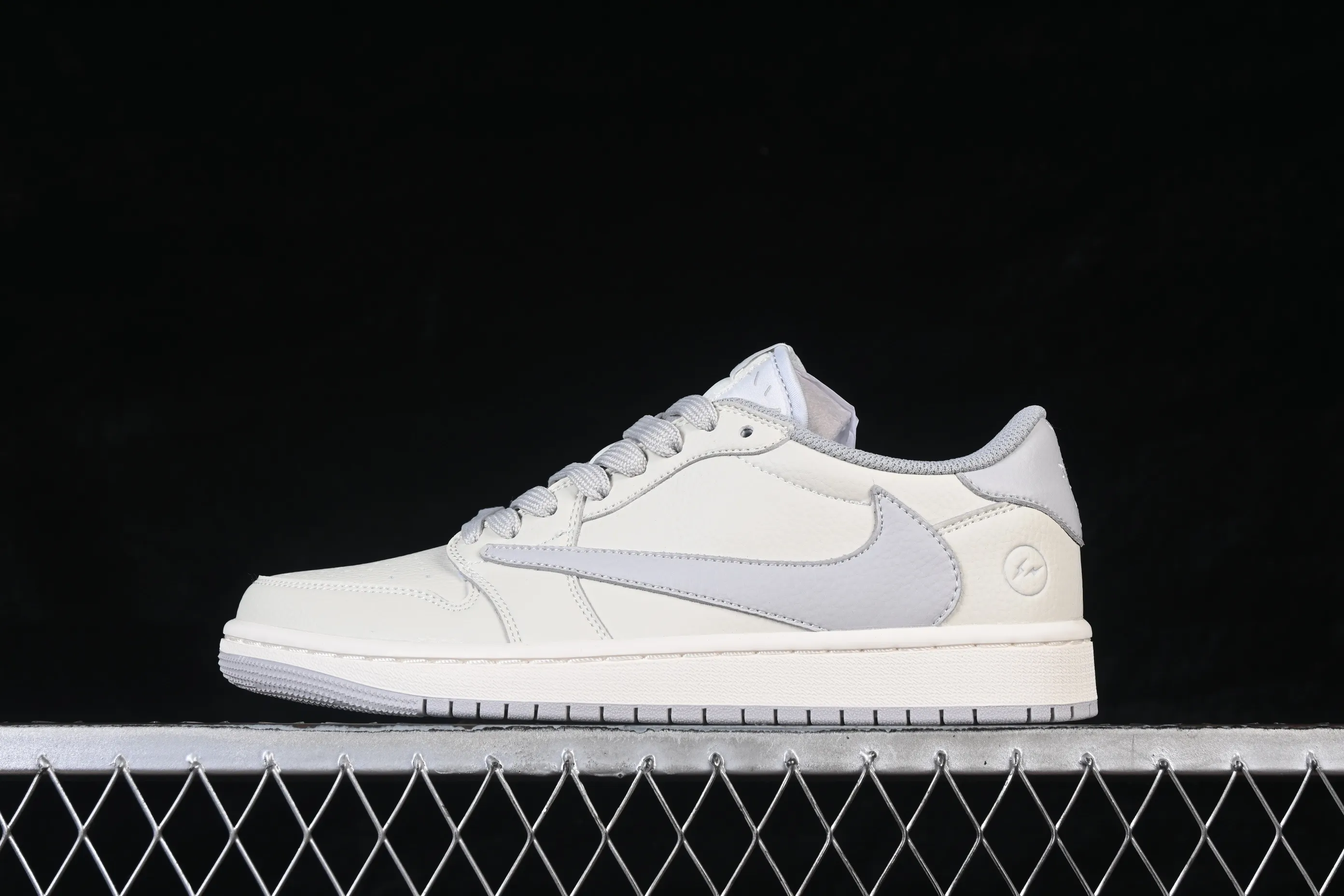 All categories Air Jordan Jordan series basketball shoes Air Jordan 1 Low High-end customized low-top sneakers Travis Scott x Fragment Design x Air Jordan 1 Low OG SP AJ1 Joe 1 Lightning joint low-top cultural casual sneakers LK1099-062